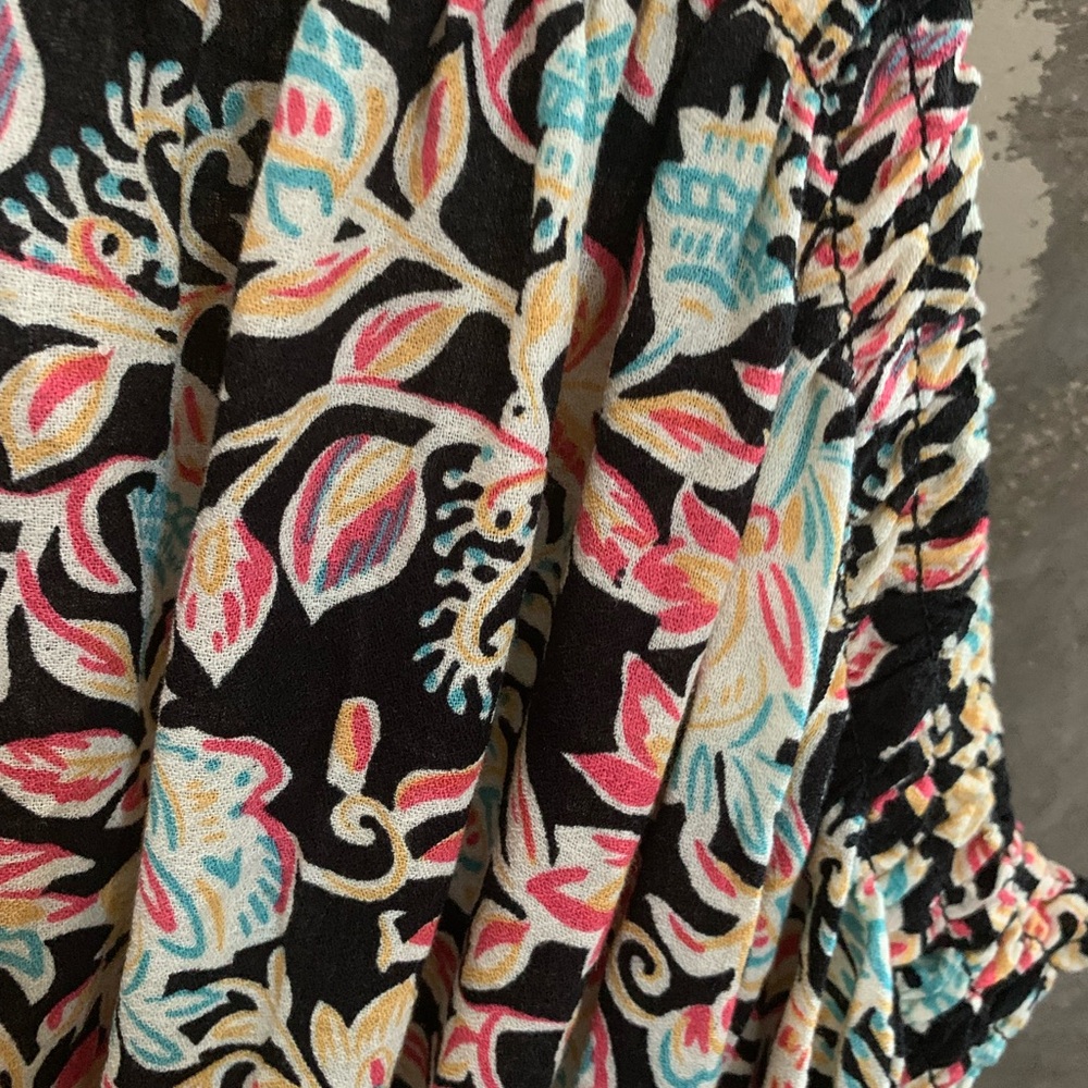 NWT - Rose & Thyme SZ Small cropped top. Black,gold,pink,blue and cream - Picture 12 of 12